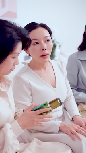 闪婚后首富老公装穷上瘾（90集）视频在线看