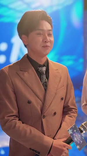 从观众席到舞台，吓懵现场歌手（91集）追短剧关注我