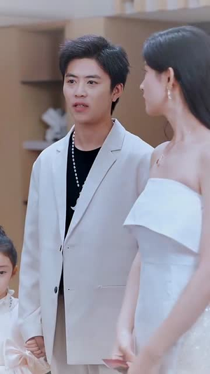 修仙归来美女总裁带娃找上门（95集）热门短剧推荐