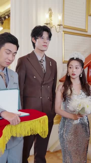 离婚后，哥哥们送我十个男模（三个哥哥送我十个男模）太好看了短剧