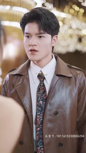 尘埃里的花朵（65集）民国短剧推荐