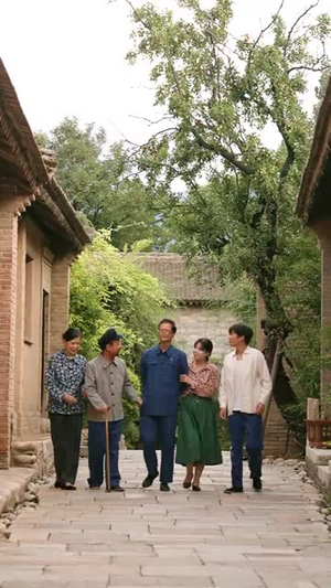 穿到饥荒年,我靠绑定挨骂系统顿顿吃肉(80集) 穿到饥荒年,我靠绑定挨骂系统顿顿吃肉(80集)精彩短剧免费看
