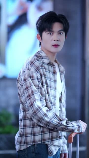 她位高权重，偏撩我（80集）短剧介绍